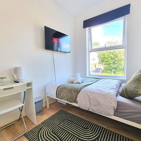 Easy Rooms, London Luton Airport -24 Hour Check-In Extérieur photo